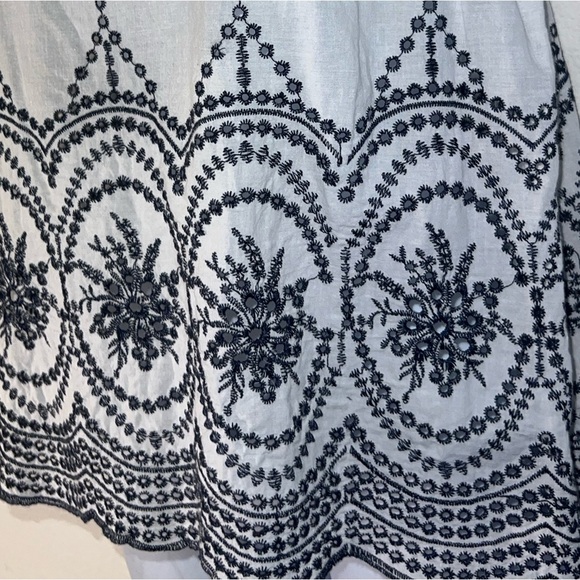 Embroidered White and Blue Sleeveless Top - Picture 7 of 9